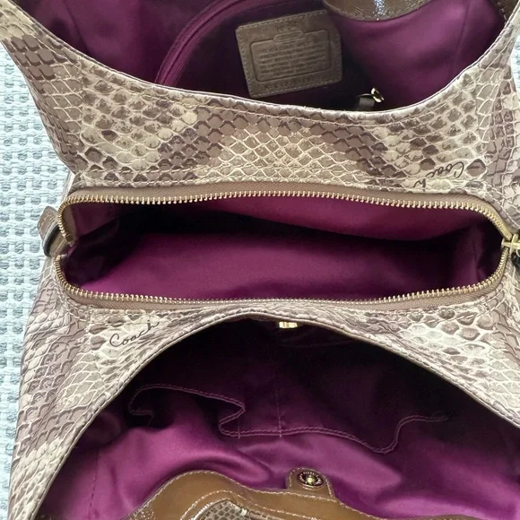 Coach Snakeskin print triple compartment bag, with matching wallet - Picture 2 of 6